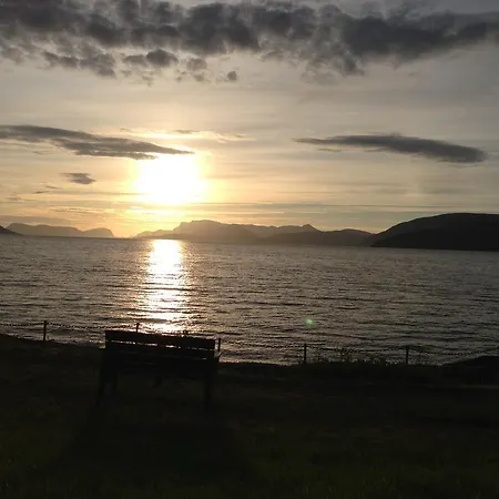 ホテル Brekkestranda Fjordhotel