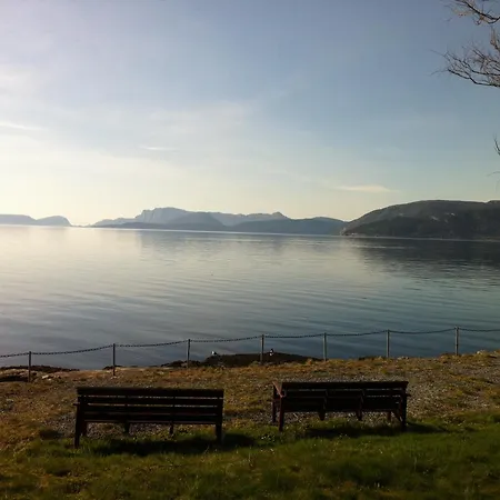ホテル Brekkestranda Fjordhotel Brekke