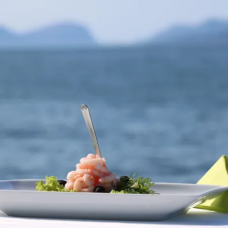 ホテル Brekkestranda Fjordhotel 3*