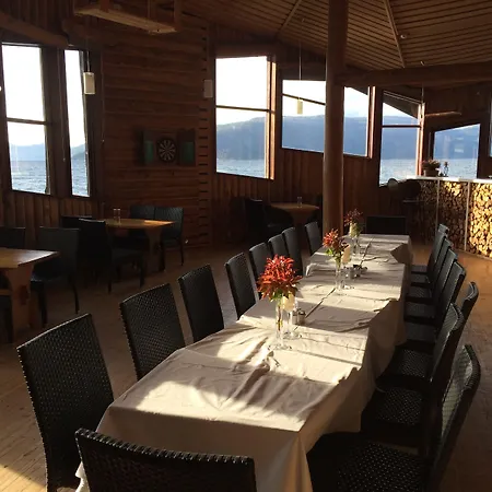 ホテル Brekkestranda Fjordhotel