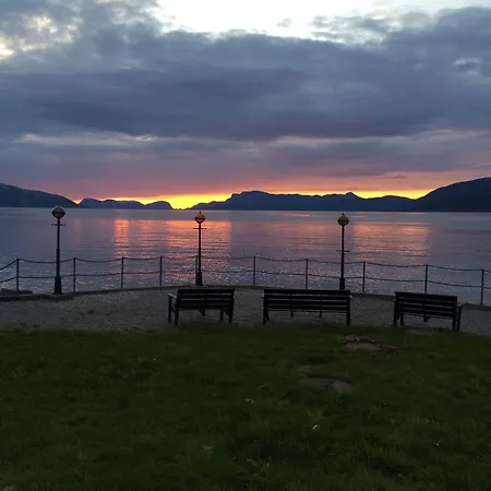 ホテル Brekkestranda Fjordhotel Brekke