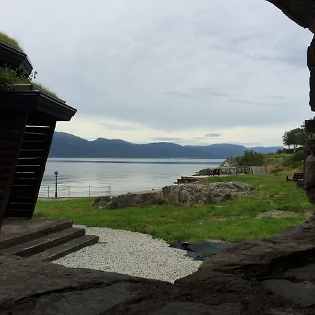 ホテル Brekkestranda Fjordhotel