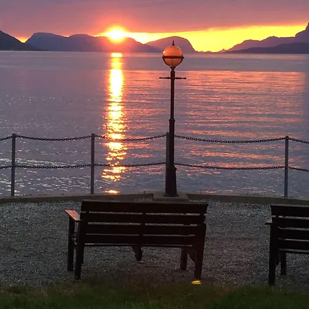 Brekkestranda Fjordhotel 酒店