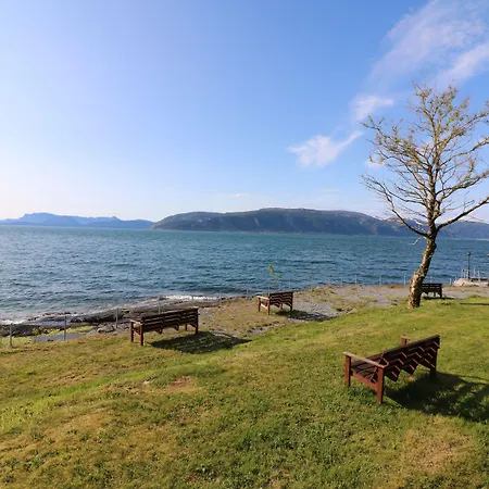 Brekkestranda Fjordhotel ホテル