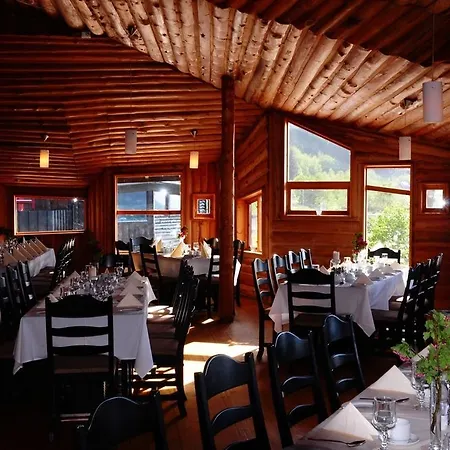 Brekkestranda Fjordhotel ホテル 3*