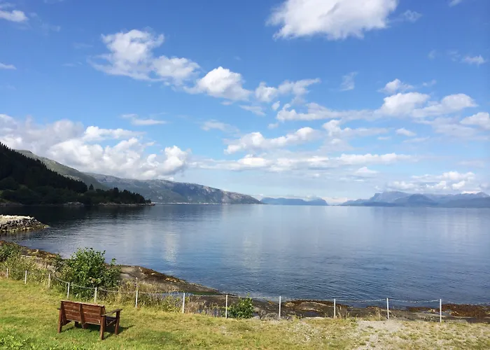 Brekkestranda Fjordhotel ホテル Brekke