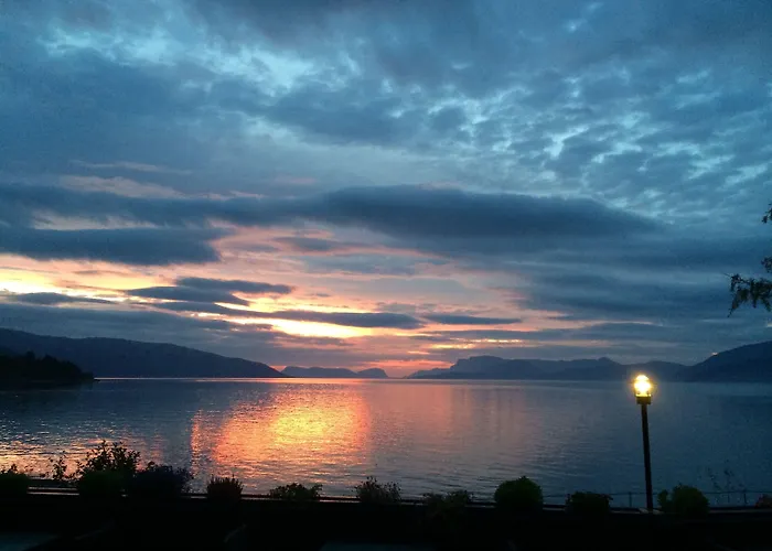 Brekkestranda Fjordhotel ホテル Brekke