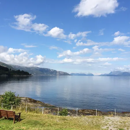Brekkestranda Fjordhotel ホテル Brekke