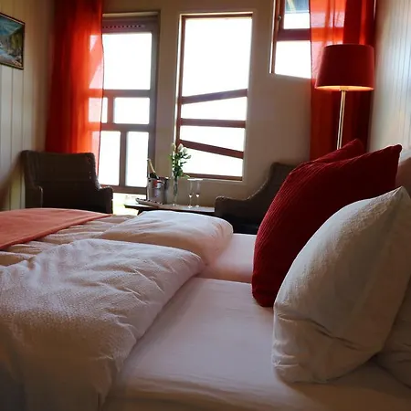 ホテル Brekkestranda Fjordhotel