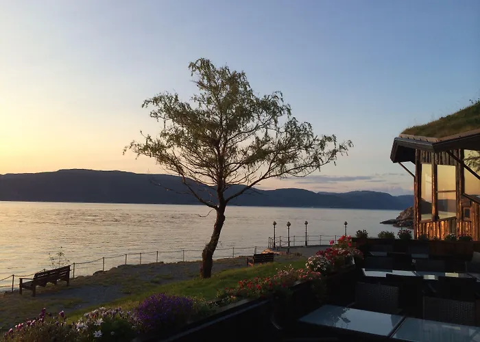 Hotell Brekkestranda Fjordhotel